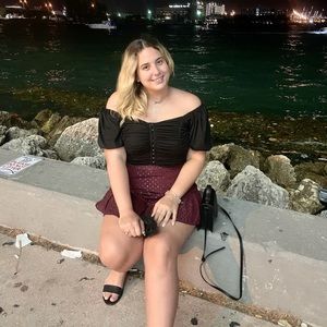 Meet your Posher, Yinet